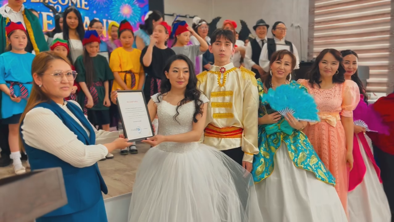 🎭✨ 17 сәуір күні мектебімізде ағылшын тілі пәні мұғалімдеріне арналған аудандық “Welcome to Disneyland” мәнерлеп оқу және сахналық қойылым сайысы жоғары деңгейде өтті! 🏰